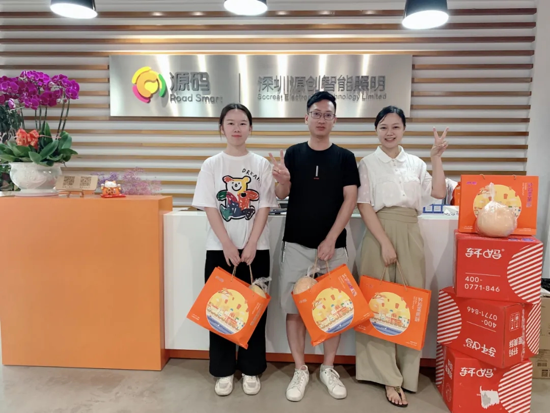 喜逢中秋加國慶，月圓家圓就團(tuán)圓